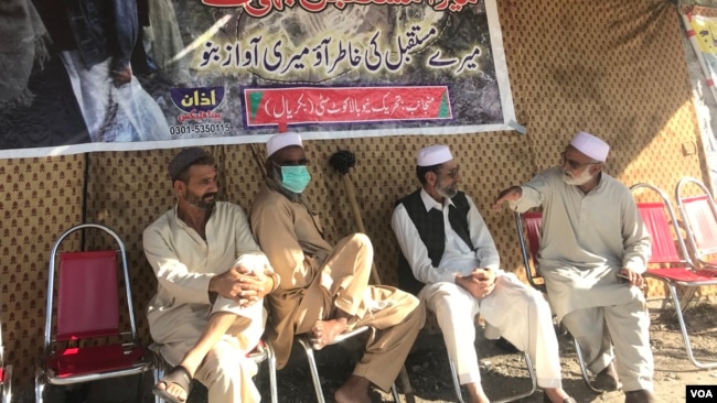 بالا کوٹ کے رہائشی ہر سال آٹھ اکتوبر کو احتجاج کرتے ہیں۔