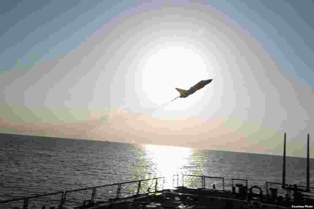 Ruski avioni su se &quot;agresivno&quot; približili američkom ratnom brodu izvodeći niz preleta iznad američkog razarača u međunarodnim vodama u Baltičkom moru, izjavio zvaničnik Pentagona.