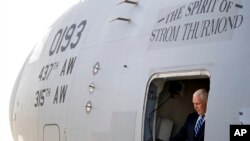 El vicepresidente Mike Pence llega a la base aérea de Al Asad, Irak, el sábado 23 de noviembre de 2019. 