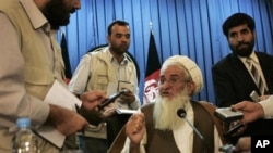 Qiyamuddin Kashaaf, spokesman for the High Peace Council, speaks to reporters after a press conference in Kabul, Afghanistan, 21 Oct 2010