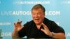 El actor William Shatner habla en una sesión de autógrafos en Culver City, California, el 13 de agosto de 2008. 