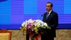 Bộ trưởng Ngoại giao Trung Quốc Vương Nghị phát biểu tại một hội nghị về kinh doanh thuộc Hội nghị Thượng đỉnh về Hợp tác Tiểu vùng Mekong Mở rộng ở Hà Nội, ngày 30 tháng 3, 2018.
