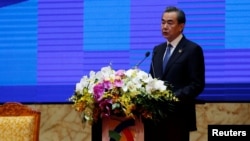 Bộ trưởng Ngoại giao Trung Quốc Vương Nghị phát biểu tại một hội nghị về kinh doanh thuộc Hội nghị Thượng đỉnh về Hợp tác Tiểu vùng Mekong Mở rộng ở Hà Nội, ngày 30 tháng 3, 2018.
