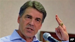 Republican presidential candidate Texas Governor Rick Perry speaks to supporters at Tommy's Ham House in Greenville, South Carolina, August 20, 2011 (file photo)