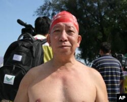 62岁的蔡先生认为渡海泳活动提升香港形象