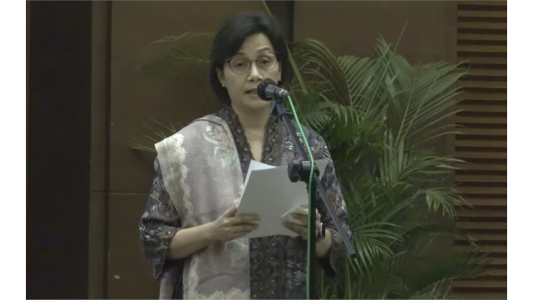 Menteri Keuangan Sri Mulyani saat melantik sejumlah pejabat di lingkungan Kementerian Keuangan di Jakarta, Senin (4/10/2021). (VOA)