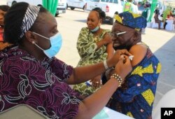 A man receives an AstraZeneca coronavirus vaccine in Abuja, Nigeria, Nov 19, 2021.