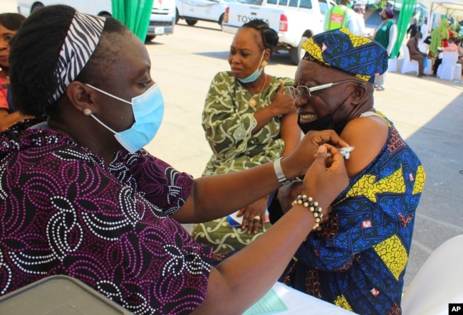 A man receives an AstraZeneca coronavirus vaccine in Abuja, Nigeria, Nov 19, 2021.