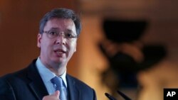 Perdana Menteri Serbia Aleksandar Vucic berbicara dalam Forum Bisnis Serbia-Albani di kota Nis, Serbia (14/10). (AP/Darko Vojinovic) 
