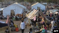 People gather at a makeshift camp at the United Nations Mission in South Sudan (UNMISS) compound in Juba Dec. 22, 2013. Thousands have fled to U.N. facilities for safety since clashes erupted on Dec. 15. 