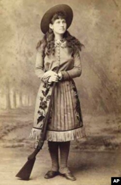 Annie Oakley (c. 1885) National Portrait Gallery, Smithsonian Institution; acquired through the generosity of friends of the Department of Photographs