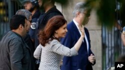 La expresidenta argentina Cristina Fernández de Kirchner tiene impedido salir del país.