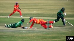 پاکستان نے زمبابوے کو میچ میں جیت کے لیے 282 رنز کا ہدف دیا تھا۔ البتہ زمبابوے کی ٹیم میچ کے آخری اوور میں 255 رنز بنا کر آؤٹ ہو گئی۔ 