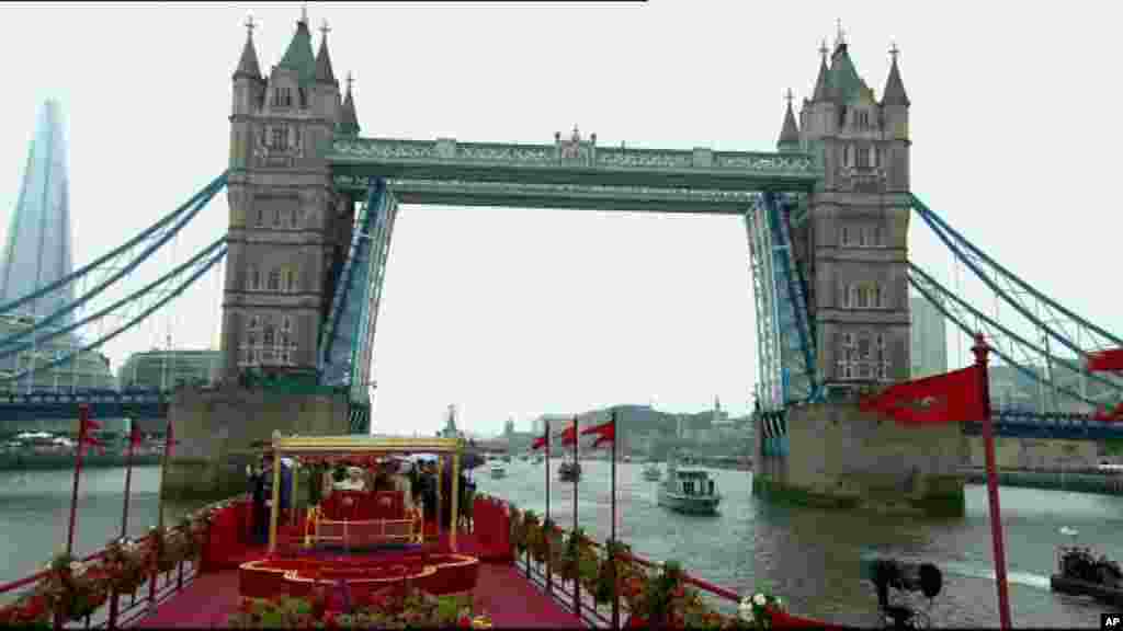 In this image taken from TV, Britain&#39;s Royal Family on the royal barge, the principal boat sails under Tower Bridge on the River Thames during a river pageant to celebrate the queen&#39;s Diamond Jubilee in London, June 3, 2012.