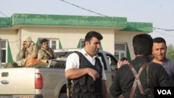 Civilians in Kurdistan are flocking to Kirkuk with weapons as volunteer fighters in support of the Peshmerga on Oct. 16, 2017 north of Kirkuk, in the Kurdistan Region of Iraq. (Photo: H.Murdock/VOA)