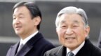 Hoàng đế Akihito, và Thái tử Naruhito.