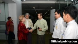 လွတ်လပ်သောစုံစမ်းစစ်ဆေးရေးကော်မရှင် ဥက္ကဋ္ဌနှင့် အဖွဲ့ဝင်တို့ မြန်မာနိုင်ငံသို့ရောက်ရှိ
(MOI)