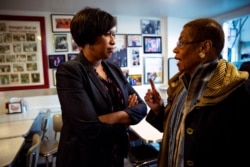 Washington Belediye Başkanı Muriel Bowser (solda) ve Kongre üyesi Eleanor Holmes Norton (sağda)