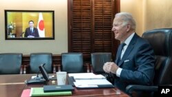 조 바이든 미국 대통령(오른쪽)이 21일 백악관에서 기시다 후미오 일본 총리와 화상 정상회담을 했다.