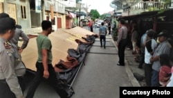 Keterangan foto: Situasi saat proses penangkapan terduga teroris di Kota Sibolga, Sumatera Utara hari Selasa (12/3). (Sumber: Istimewa)