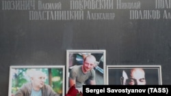 RUSSIA -- Flowers brought to the Central House of Journalists in memory of three Russian journalists killed in the Central African Republic, Moscow, July 31, 2018