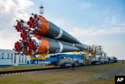 Підготовка ракети "Союз-2" до запуску місії "Луна-25", 8 серпня 2023. Roscosmos State Space Corporation/AP