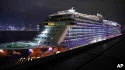 Kapal Pesiar "World Dream" di mana 188 WNI bekerja saat berlabuh di terminal Kai Tak, Hong Kong, 9 Februari lalu. 