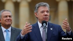 Presiden Kolombia Juan Manuel Santos dalam konferensi pers di Bogota (28/8). 