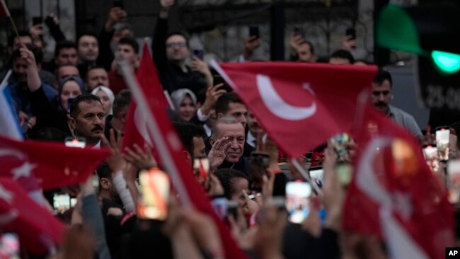 Cumhurbaşkanı Recep Tayyip Erdoğan, başkanlık seçiminin ikinci turunda galip gelen aday oldu
