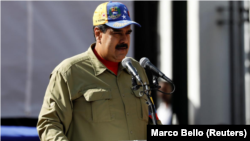 El presidente de Venezuela, Nicolás Maduro, en una ceremonia en Caracas para conmemorar el aniversario del intento de golpe de Estado del fallecido mandatario Hugo Chávez, feb 4, 2018. REUTERS/Marco Bello.