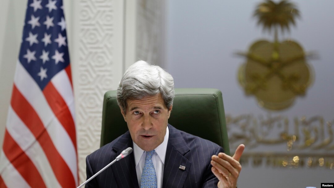 Menteri Luar Negri Amerika Serikat John Kerry dalam konferensi pers di kantor Kementerian Luar Negeri Arab Saudi di Riyadh (4/3).