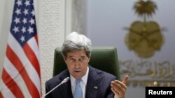 Menteri Luar Negri Amerika Serikat John Kerry dalam konferensi pers di kantor Kementerian Luar Negeri Arab Saudi di Riyadh (4/3).