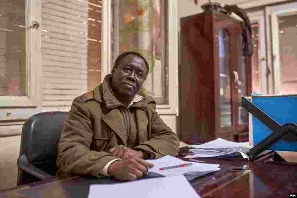 Bdallah Abkar, from Wad-Madani, Sudan, who fled because of the ongoing crises and is now in Cairo. He is a general manager of an educational center for refugees. (H. Elrasam/VOA)