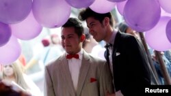 Algunas ciudades como Nueva York y Washington DC, permiten matrimonios entre homosexuales.