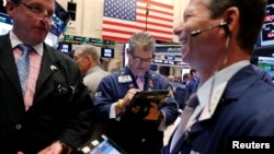 Traders work on the floor of the New York Stock Exchange (NYSE) shortly after the opening bell in New York, U.S., Aug. 9, 2016. 