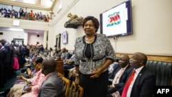 Les membres nouvellement élus du Parlement du Zimbabwe se préparent à prêter serment lors d'une cérémonie d'assermentation à Harare le 5 septembre 2018. 