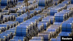 지난 2015년 중국 산시성 타이위안의 철강 공장에 스테인레스 강판이 쌓여있다. (자료사진)