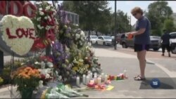 На місті теракту в Орландо постав меморіал. Відео