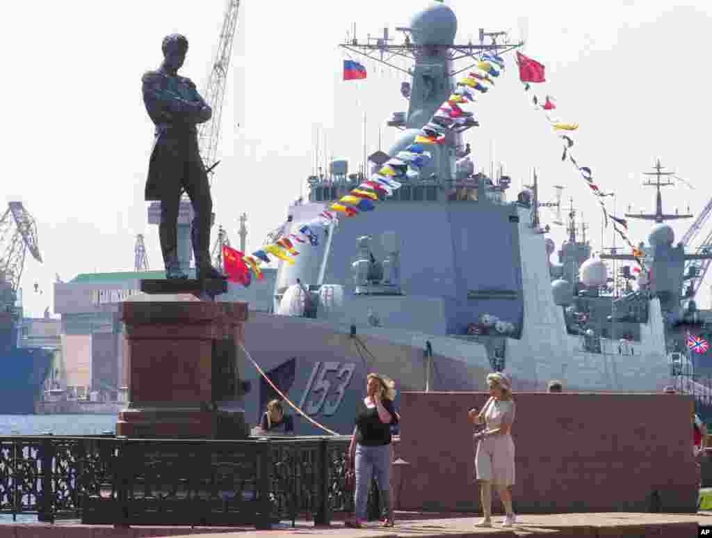 Chinese destroyer Xian is moored at the Neva River embankment in St.Petersburg, Russia. The destroyer will take part in the Russian Navy Day Parade in Kronshtadt, outside St. Petersburg, on July 28.