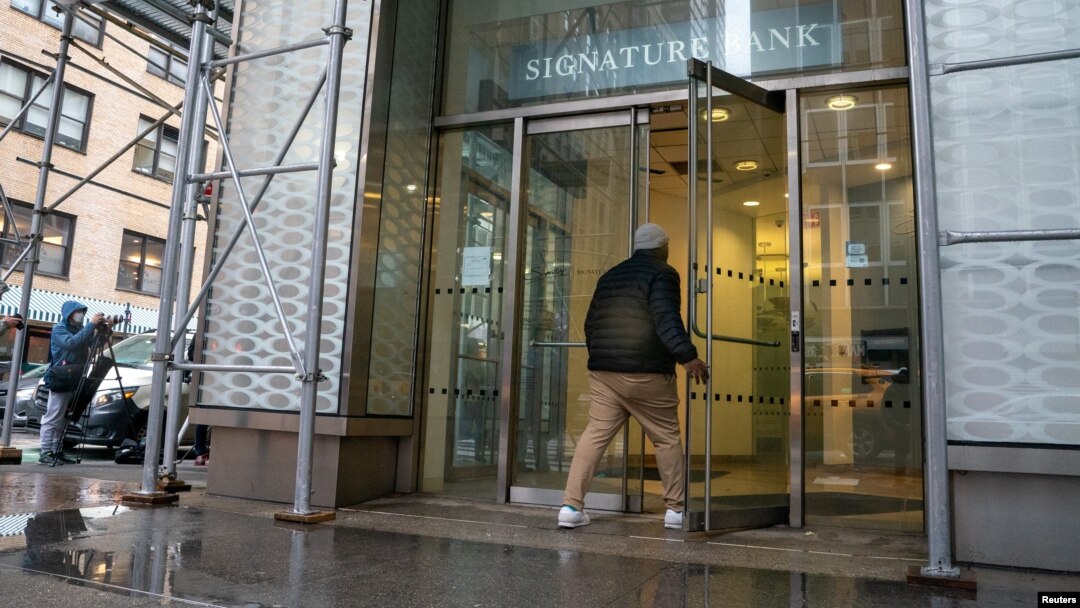Signature Bank di New York City yang mengalami bangkrut, menyusul Silicon Valley bank di California (foto: dok).