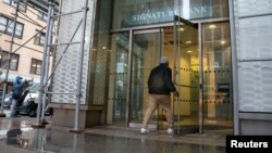 Signature Bank di New York City yang mengalami bangkrut, menyusul Silicon Valley bank di California (foto: dok).