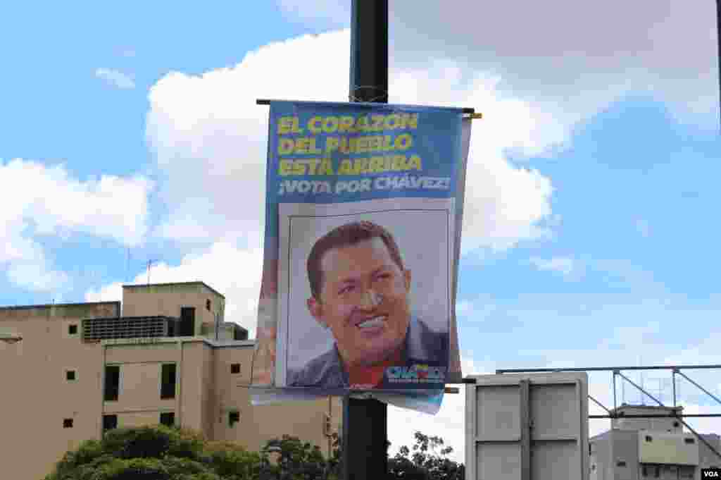 Las pancartas con la foto del Presidente están por todas partes en Venezuela.