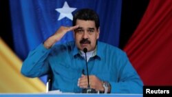 En su programa televisivo de todos los domingos, Maduro anunció que ha dispuesto un aumento de 60% al salario mínimo a partir del lunes en el país. 