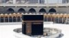 Ka'bah di Masjidil Haram yang hampir kosong dari para jamaah, setelah otoritas Saudi menangguhkan umrah di tengah ketakutan wabah coronavirus, di kota suci Muslim Mekah, Arab Saudi, 6 Maret 2020. (Foto: Reuters/Ganoo Essa)