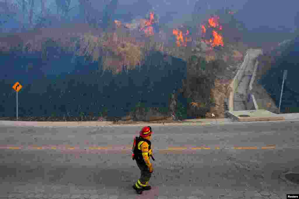 Ecuador atraviesa una aguda sequía que ha sido identificada por el gobierno como la peor en más de seis décadas y ha generado adicionalmente las condiciones para la propagación de grandes incendios forestales que ya han consumido cerca de 37.000 hectáreas.