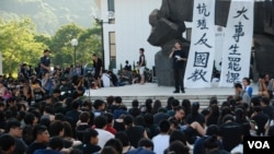 香港專上學生聯會發起全港大專學生罷課，要求當局撤回國民教育科，大會表示有8,000人參加