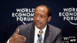 Patrice Motsepe lors d'une conférence de presse, en Afrique du Sud, le 4 juin 2015.