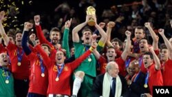 Kesebelasan Spanyol, juara dunia 2010 dan juara Eropa 2008 akan mempertahankan gelar Piala Eropa tahun depan (foto: dok).