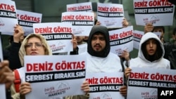 Li derveyî dadgeha Stenbolê kesên ku jibo berdana Denîz Goktaş kombûne, 28, Îlon, 2026.