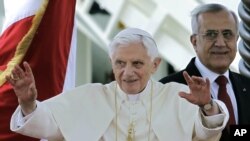 پاپ بینیډکټ په لبنان کې په عام اولس غږ کړی چې دوی دې په سیمه کې د مذهبی آزادۍ او امن یو مثال جوړ شی